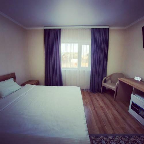 Hotel ???-??