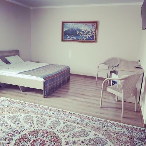 Hotel ???-??