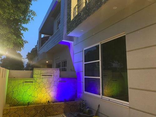 Private Bedroom In Luxury House, Bahria Town