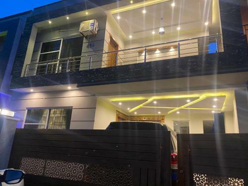 Private Bedroom In Luxury House, Bahria Town