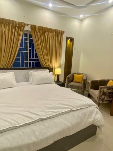 Private Bedroom In Luxury House, Bahria Town