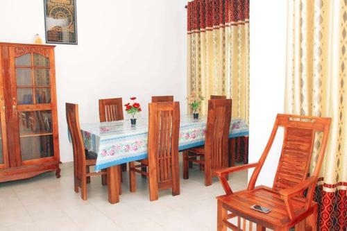 Leonie House