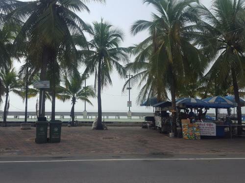 Apartamento Bangsaen Royal Beach By Preyaluk