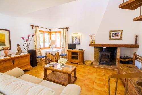 Cozy Chalet With Wifi And A / C