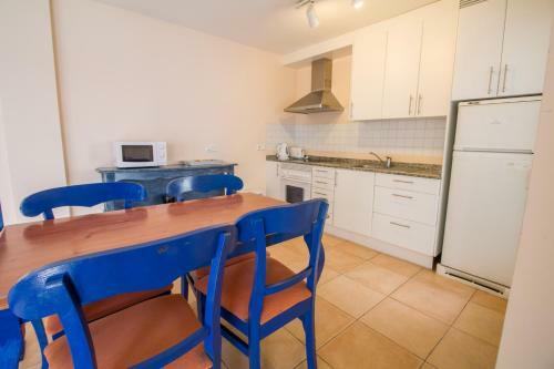 Apartment Near The Sea With Wifi And Pool