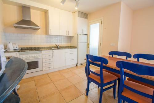 Apartment Near The Sea With Wifi And Pool