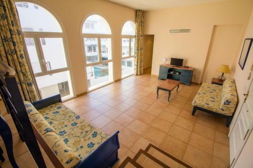 Apartment Near The Sea With Wifi And Pool