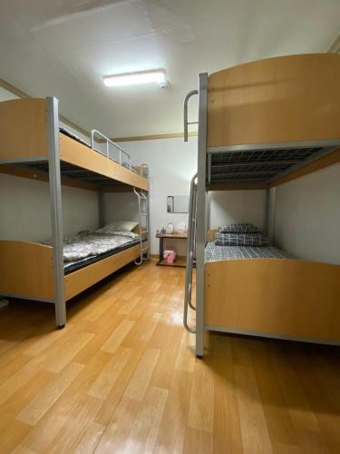 Hostal Twitter Guesthouse