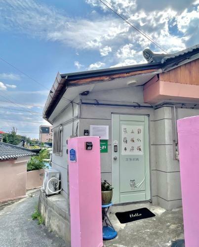 Hostal Twitter Guesthouse