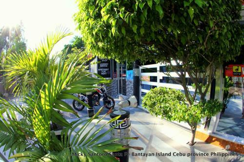 Micky Santoro Hotel & Restaurant