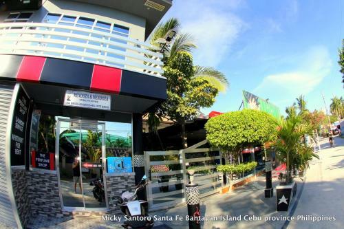 Micky Santoro Hotel & Restaurant