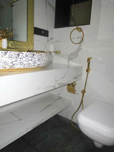 06) Spacious Luxurious Penthouse Apartment Sleeps 7 & Wifi