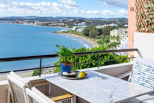 Cp - Modern Beachside Apartment In Estepona
