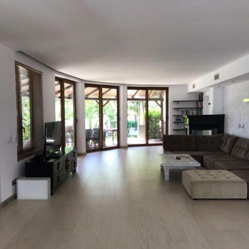 Modern 3 Bed Beach Side Private Villa