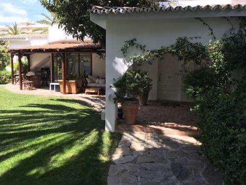 Modern 3 Bed Beach Side Private Villa