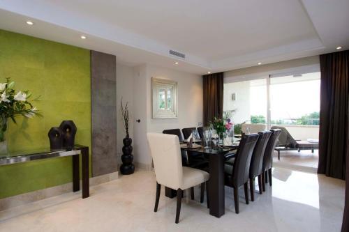 Heaven Beach Apartments, Apt 402