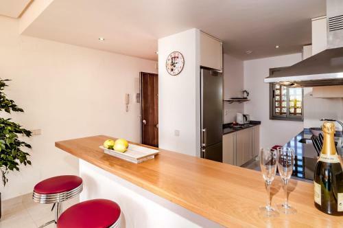 Seaview Luxury Penthouse Apartment 24 Hour Security And Underground Parking
