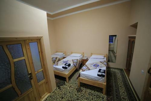 Hostal Parviz Guest House