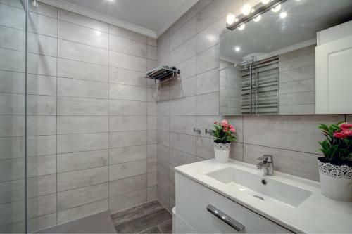 Wonderful Sunny Terrace Apartment (Pa 3-2)