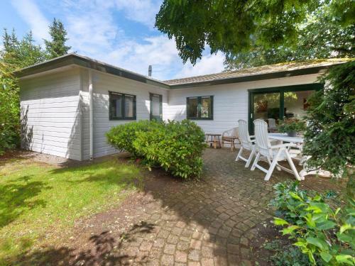 Beautiful Chalet With Swimming Pool In Stegeren