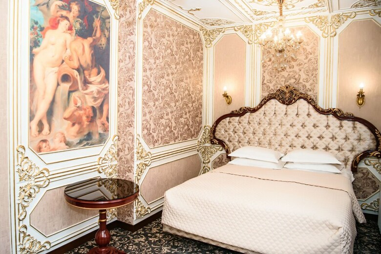 Lion Hotel