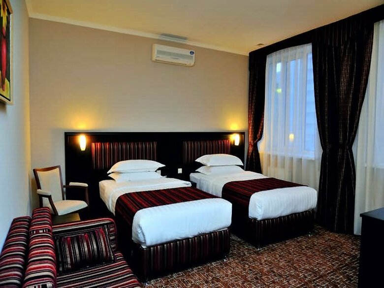 Oasis Inn Hotel