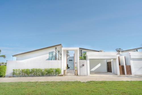 Tarton Bou Pool Villa