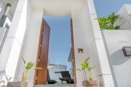 Tarton Bou Pool Villa