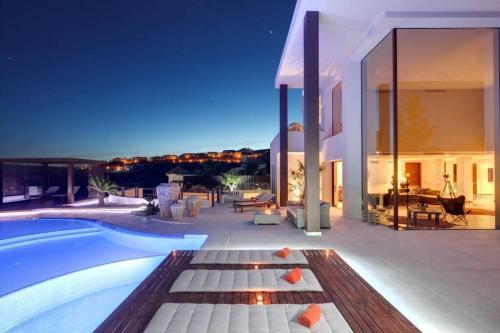 Stunning 9 Bedroom Villa With Sea Views