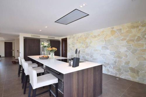 Stunning 9 Bedroom Villa With Sea Views