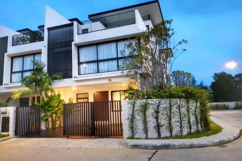 3 Bdr Laguna Park Phuket Holiday Home, Nr. 19
