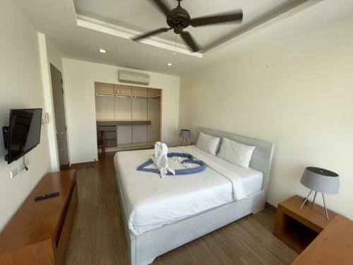Townhouse At Laguna Park By Lofty