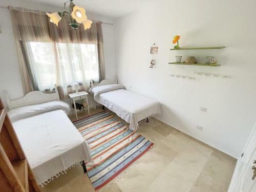 Amazing Holiday Apartment With Tropical Community Pool