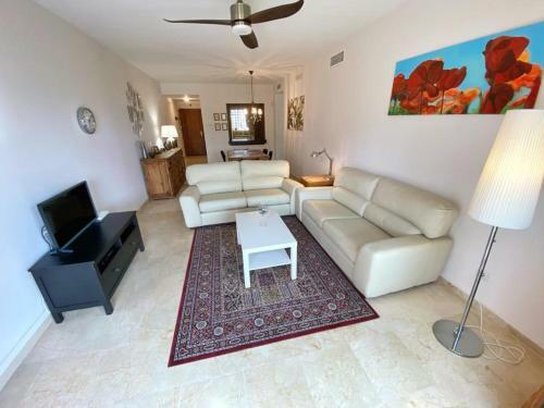 Amazing Holiday Apartment With Tropical Community Pool