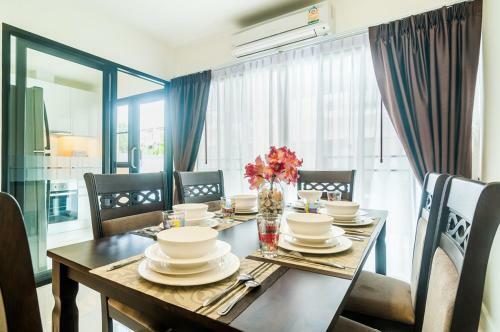 Villa 3bdr Townhouse 800m From Bangtao Beach