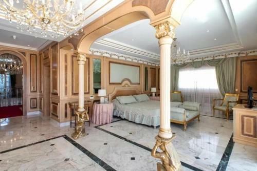 The Palace Marbella - Lavish Beachfront Villa