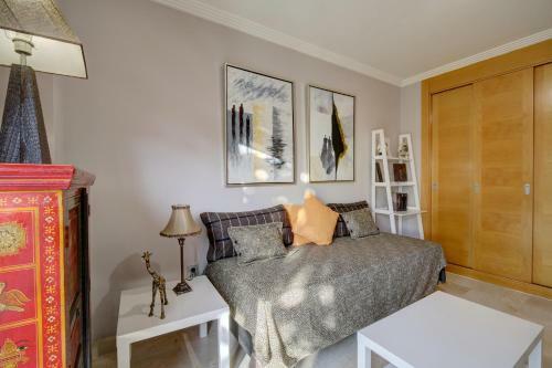 Acosta- Incredible Designer's Terraced Flat