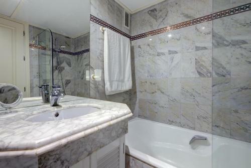 Frontline Paradise Townhouse