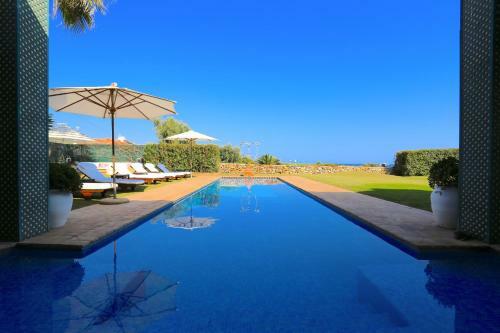 Las Ranas Casasola Beach Villa 15pax
