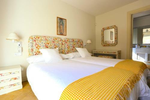 Las Ranas Casasola Beach Villa 15pax