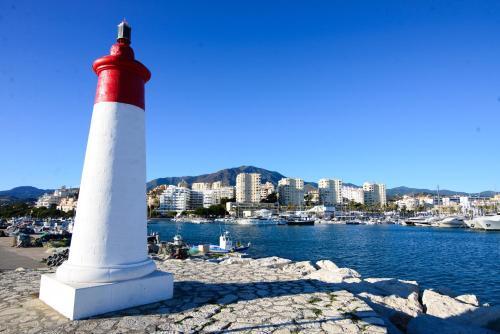 Beautiful 2-bed Apartment In Estepona With Seaview