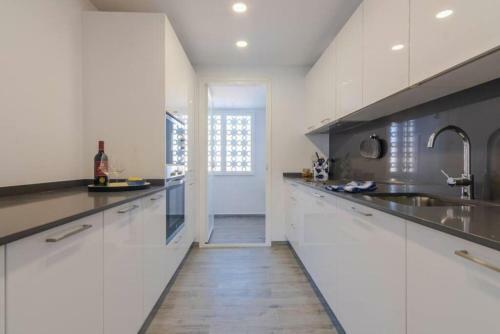 11226 - Modern Beach Side Duplex Penthouse.