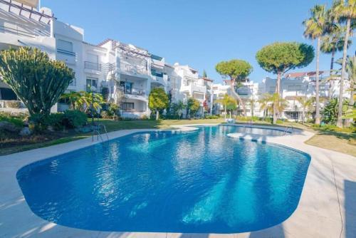 11226 - Modern Beach Side Duplex Penthouse.