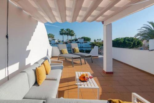 11226 - Modern Beach Side Duplex Penthouse.