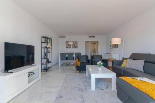11226 - Modern Beach Side Duplex Penthouse.