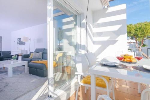 11226 - Modern Beach Side Duplex Penthouse.