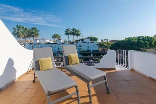 11226 - Modern Beach Side Duplex Penthouse.
