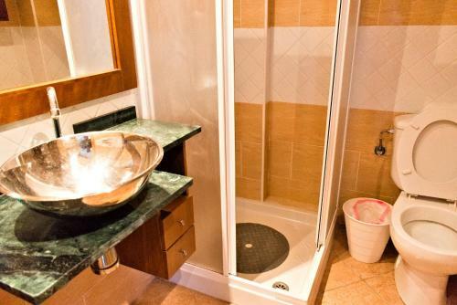 4 Bed Ground Floor Apartment With Rooftop Pool
