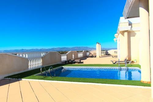 4 Bed Ground Floor Apartment With Rooftop Pool