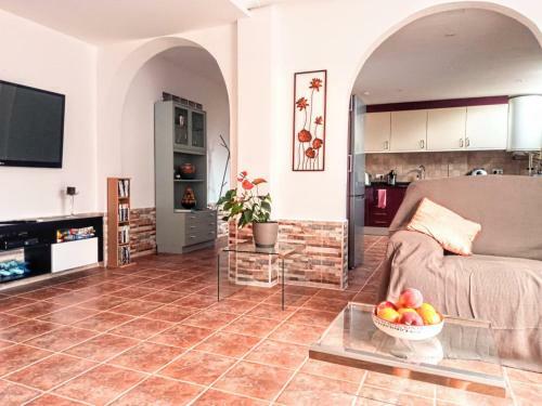Villa With Serene Mountain Views. Spacious Garden With 10x5m Pool.